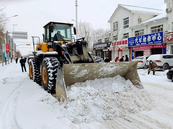 除雪保暢，山推鐵肩道義勇擔重任！