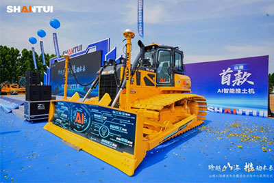 我們舉辦全新品牌暨 AI 戰略全球發布會，全球首臺 AI 智能推土機正式交付使用。